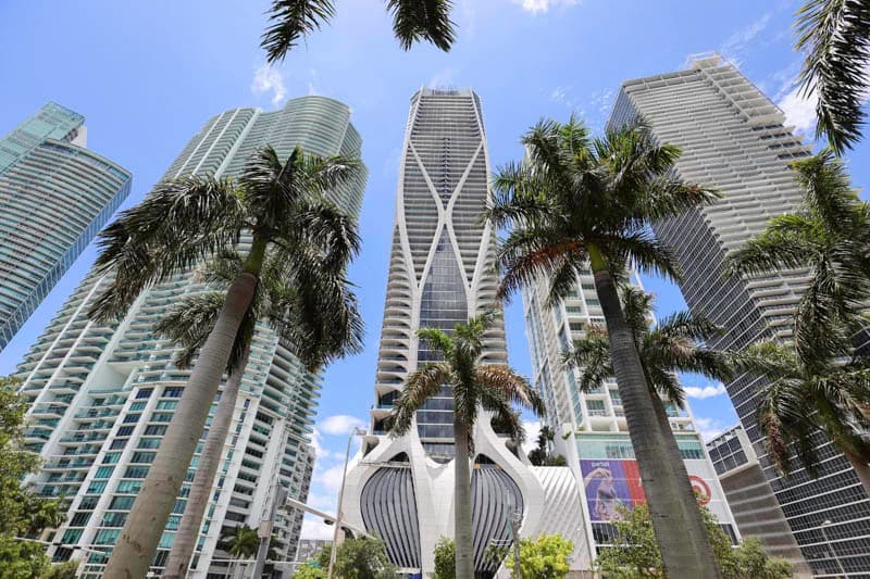 REITs vs. inmuebles tradicionales: conveniencia vs. control