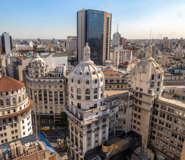 Tus propiedades si emigrás: qué hacer y qué riesgos existen