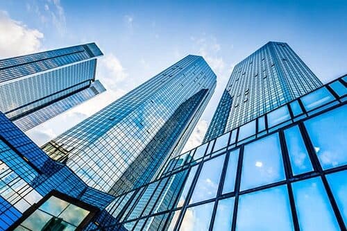 Incorporar empresas en el exterior sin viajar: qué puede salir mal